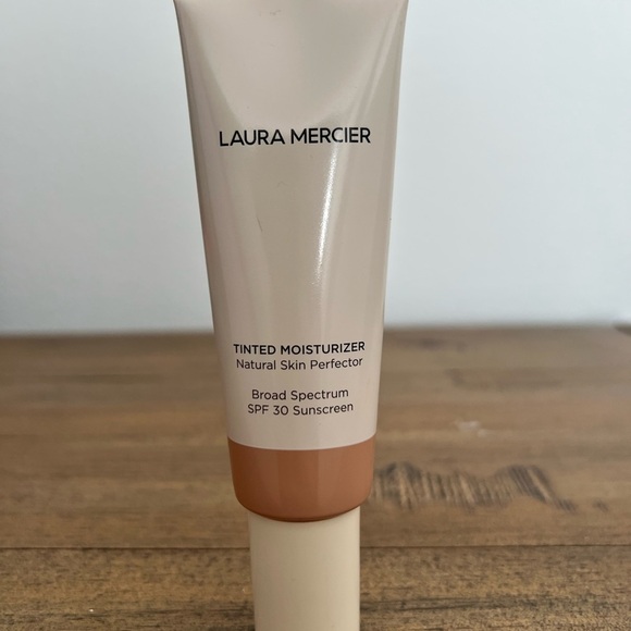 Laura Mercier Natural Skin Perfector 4w1 - Picture 1 of 2